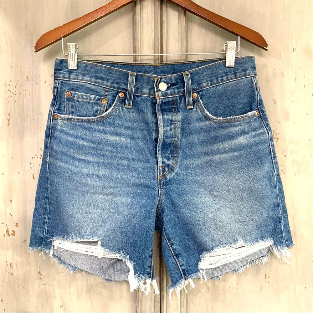Levi’s 501 Button Fly Denim Shorts Sz W27